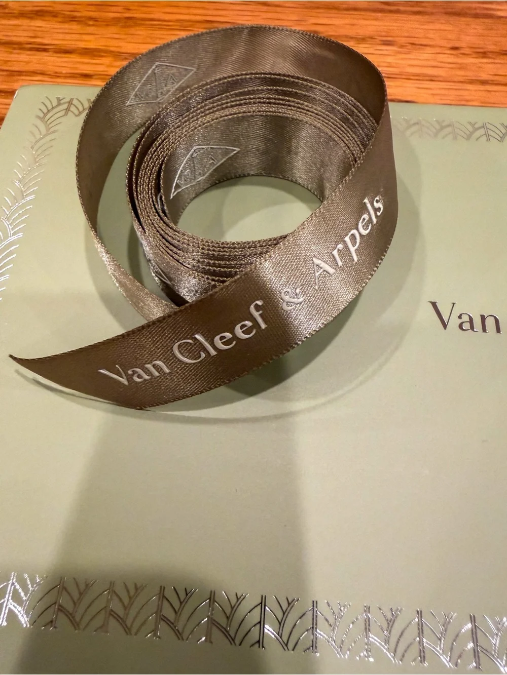 Van Cleef & Arpels VCA Jewelry Pouches Bracelet Holder Ribbon Gift Packaging